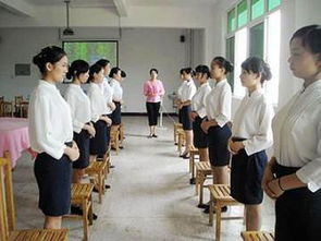 開餐廳 必看餐飲服務(wù)員職業(yè)技能培訓(xùn)手冊