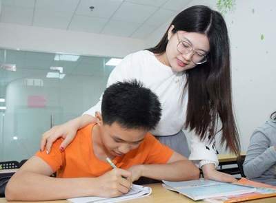 校外培訓(xùn)政策新規(guī) 課后看護(hù)服務(wù)成合規(guī)關(guān)鍵，雙條件明確補(bǔ)課門檻